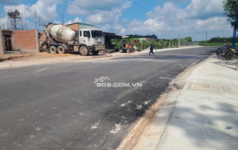 Cần bán nhanh khu đất vườn TT Chơn thành-TP Đồng Nai, dt 750m2 có sẵn 150 m2 thổ cư giá nhỉnh 1 tỷ