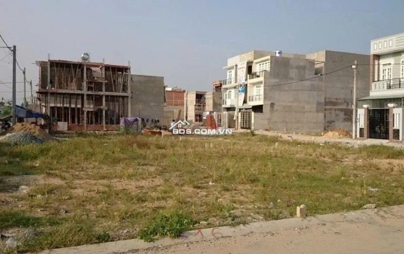 Bán ĐẤT NỀN 100m2 Bến Lức, Long An thuận tiện di chuyển, giá tốt khó kiếm