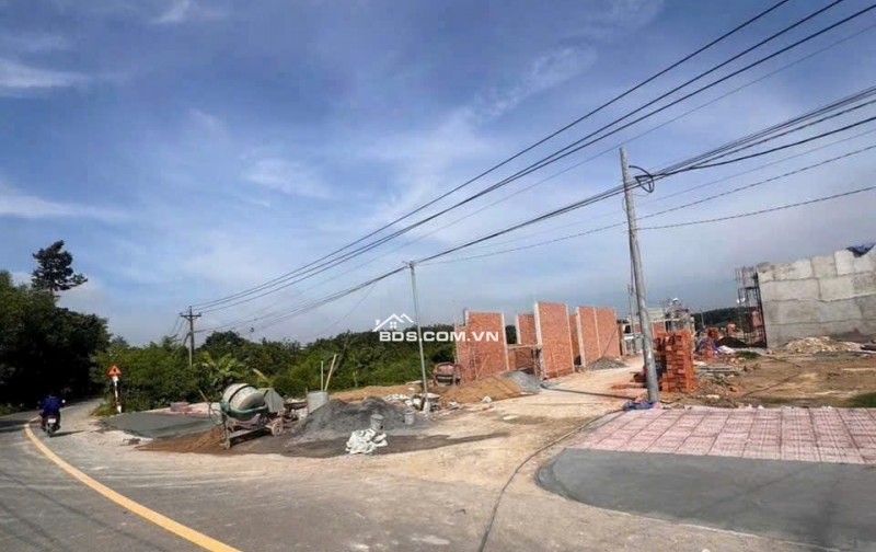 Cần bán nhanh khu đất vườn TT Chơn thành-TP Đồng Nai, dt 750m2 có sẵn 150 m2 thổ cư giá nhỉnh 1 tỷ