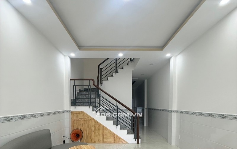 Nhà 1 trục đường Nguyễn Văn Quá, khu dân cư yên tĩnh. Gần trường học