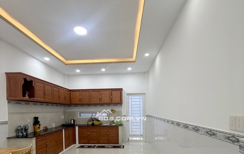 Nhà 1 trục đường Nguyễn Văn Quá, khu dân cư yên tĩnh. Gần trường học