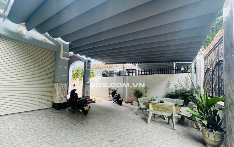 BIỆT THỰ  XẺ KHE KHANG ĐIỀN PHƯỜNG PHƯỚC LONG B, LIỀN KỀ KHU GIA HOÀ - THIÊN LÝ, GARA Ô TÔ TRONG NHÀ, NỘI THẤT GỖ PƠ MU LIM - 20.5 TỶ