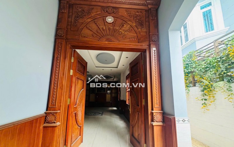 BIỆT THỰ  XẺ KHE KHANG ĐIỀN PHƯỜNG PHƯỚC LONG B, LIỀN KỀ KHU GIA HOÀ - THIÊN LÝ, GARA Ô TÔ TRONG NHÀ, NỘI THẤT GỖ PƠ MU LIM - 20.5 TỶ