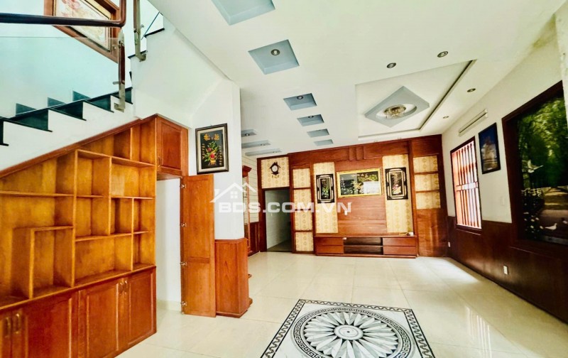 BIỆT THỰ  XẺ KHE KHANG ĐIỀN PHƯỜNG PHƯỚC LONG B, LIỀN KỀ KHU GIA HOÀ - THIÊN LÝ, GARA Ô TÔ TRONG NHÀ, NỘI THẤT GỖ PƠ MU LIM - 20.5 TỶ