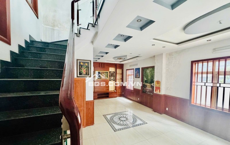 BIỆT THỰ  XẺ KHE KHANG ĐIỀN PHƯỜNG PHƯỚC LONG B, LIỀN KỀ KHU GIA HOÀ - THIÊN LÝ, GARA Ô TÔ TRONG NHÀ, NỘI THẤT GỖ PƠ MU LIM - 20.5 TỶ
