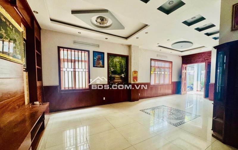 BIỆT THỰ  XẺ KHE KHANG ĐIỀN PHƯỜNG PHƯỚC LONG B, LIỀN KỀ KHU GIA HOÀ - THIÊN LÝ, GARA Ô TÔ TRONG NHÀ, NỘI THẤT GỖ PƠ MU LIM - 20.5 TỶ