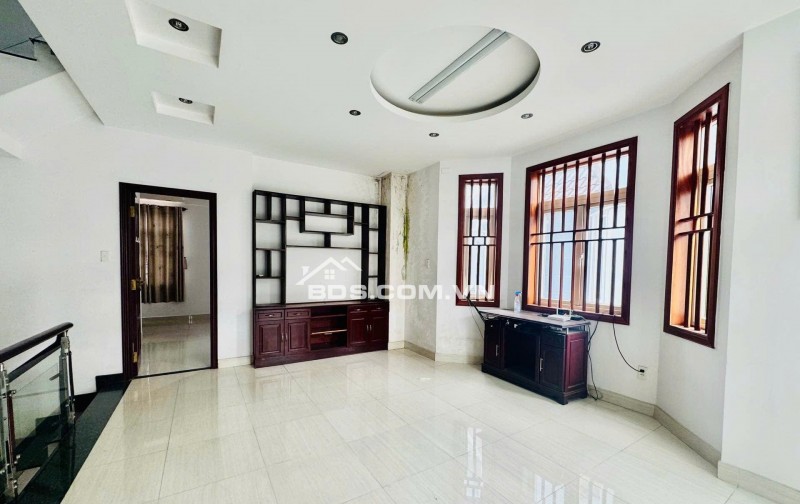 BIỆT THỰ  XẺ KHE KHANG ĐIỀN PHƯỜNG PHƯỚC LONG B, LIỀN KỀ KHU GIA HOÀ - THIÊN LÝ, GARA Ô TÔ TRONG NHÀ, NỘI THẤT GỖ PƠ MU LIM - 20.5 TỶ