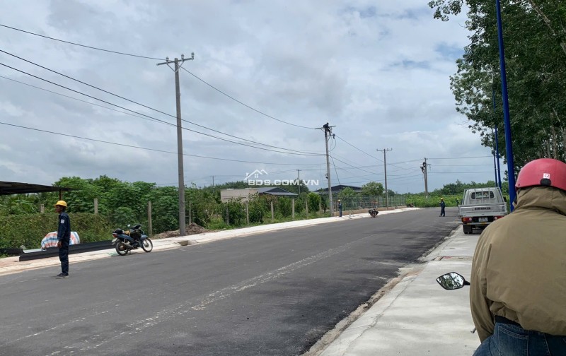 Cần bán nhanh khu đất vườn TT Chơn thành-TP Đồng Nai, dt 750m2 có sẵn 150 m2 thổ cư giá nhỉnh 1 tỷ