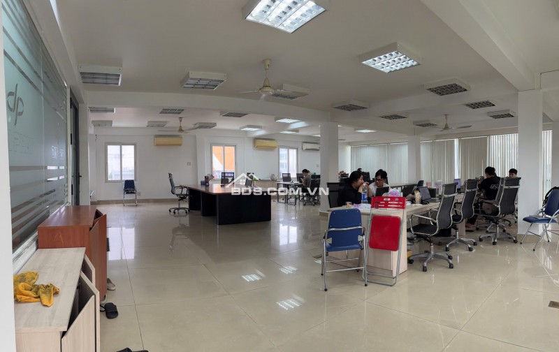  CHO THUÊ TẦNG VĂN PHÒNG – VỊ TRÍ ĐẸP GẦN SÂN BAY