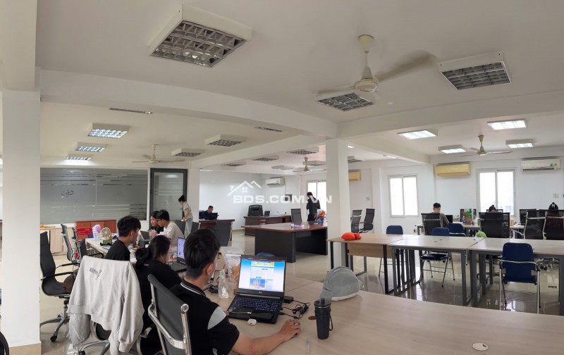  CHO THUÊ TẦNG VĂN PHÒNG – VỊ TRÍ ĐẸP GẦN SÂN BAY