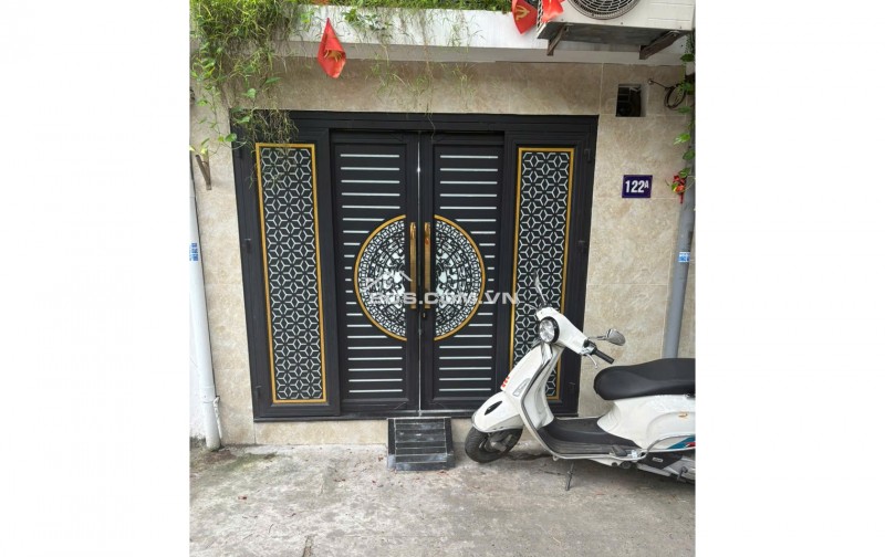 Bán nhà tầng 1 khu tập thể Nghĩa Tân 55m², ô tô đỗ cửa, sổ đỏ chính chủ, vị trí đẹp