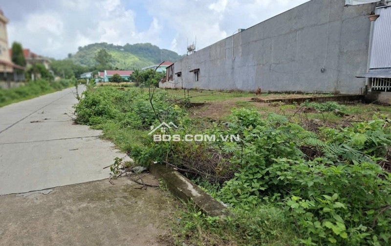 Sang nhượng lô đất vàng tại mặt tiền đường ĐT 720, xã Gia Huynh, huyện Tánh Linh, tỉnh Bình Thuận ( nay là xã Suối Kiết, tỉnh Lâm Đồng )