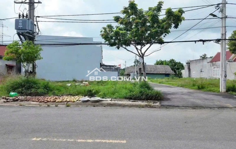 Chính chủ bán Lô góc 2 mặt tiền đường nhựa 20m .