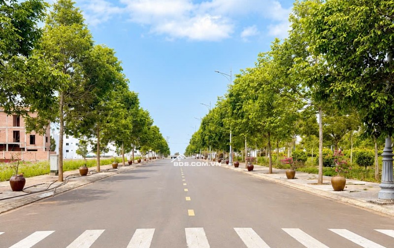 Đất nền tại Khu đô thị Ân Phú, trục đường 18,5m đối diện công viên.