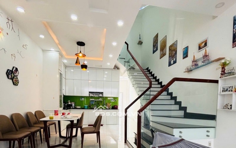 BÁN NHÀ KDC GIA HÒA BÌNH HƯNG, GẦN CÁC TRƯỜNG ĐẠI HỌC, 100M2, 3 TẦNG, GIÁ 5,99TỶ