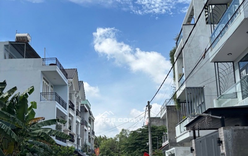 ​ CHỦ CẦN BÁN GẤP! NHÀ ĐẸP 4PN 3 TẦNG TRƯỜNG LƯU – SỔ HỒNG RIÊNG SẴN SÀNG CÔNG CHỨNG – 5,3 TỶ