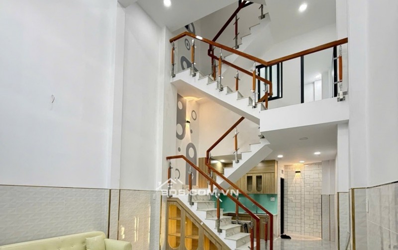 Bán nhà đường Chiến Lược, Bình tân, 5 tầng, Hẻm xe hơi, 40m2, 5.x tỷ