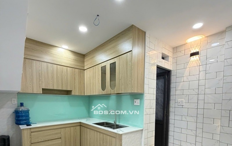 Bán nhà đường Chiến Lược, Bình tân, 5 tầng, Hẻm xe hơi, 40m2, 5.x tỷ