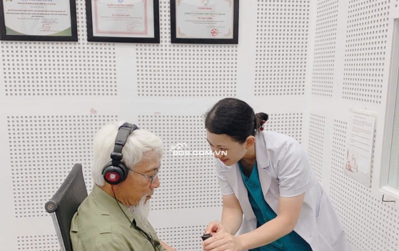 máy trợ thính - Món quà ý nghĩa dành bác thương binh