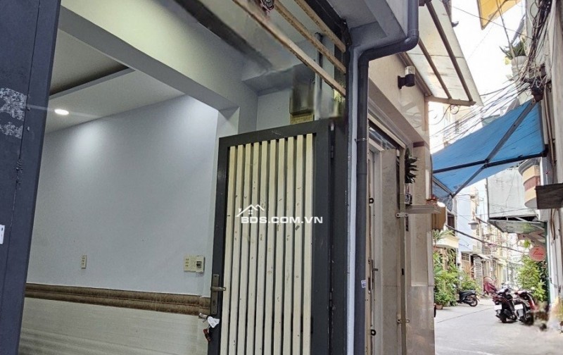  BÁN NHÀ QUẬN 1 – CHỈ 5.5 TỎI – NỞ HẬU ĐẸP    Đối diện Công an TP.HCM, chỉ 3 phút đến Chợ Bến Thành.  DT:
