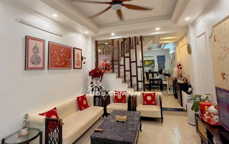 BÁN NHÀ ĐẸP 2.79 TỶ 3 TẦNG 50M2 ( TÂY BẮC ) Ô TÔ ĐỖ CỬA KHU GIẢI PHÒNG