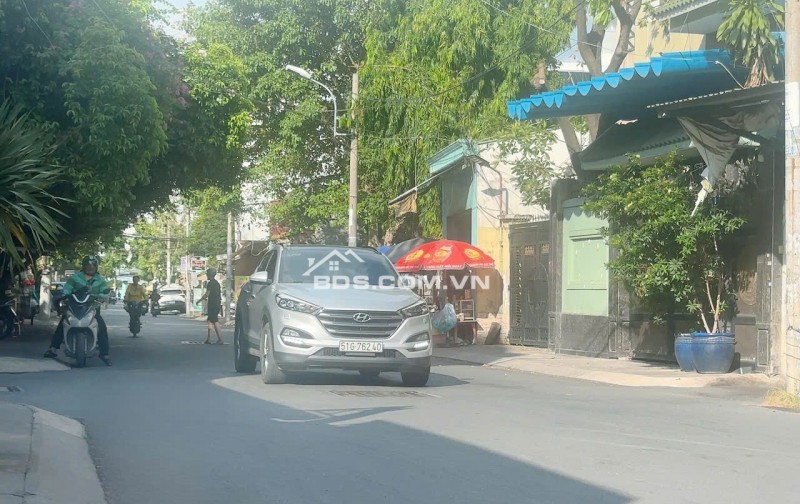 Bán nhà HIẾM 496 Dương Quảng Hàm ngang 6m 97m2 đang cho thuê tiện xây mới nhỉnh 12 tỷ.