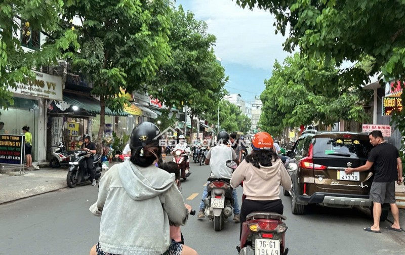 Bán nhà 4 tầng nở hậu 5.8m HXH thông Phạm Văn Bạch 100m2 gần chợ KD tốt chỉ 12.9 tỷ.