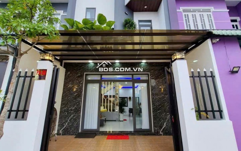 BÁN NHÀ KĐT 5 SAO CÁCH CHỢ BÌNH CHÁNH CHỈ 2KM (5,5 X 15) CHỈ 4.5 TỶ. LH:0908815596