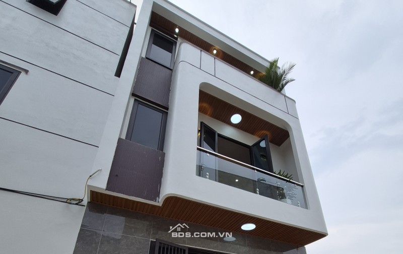 BÁN NHÀ ĐẸP 2.45 TỶ 3 TẦNG 5M2 NGÕ CỰC NGẮN KHU BÃI VIÊN
