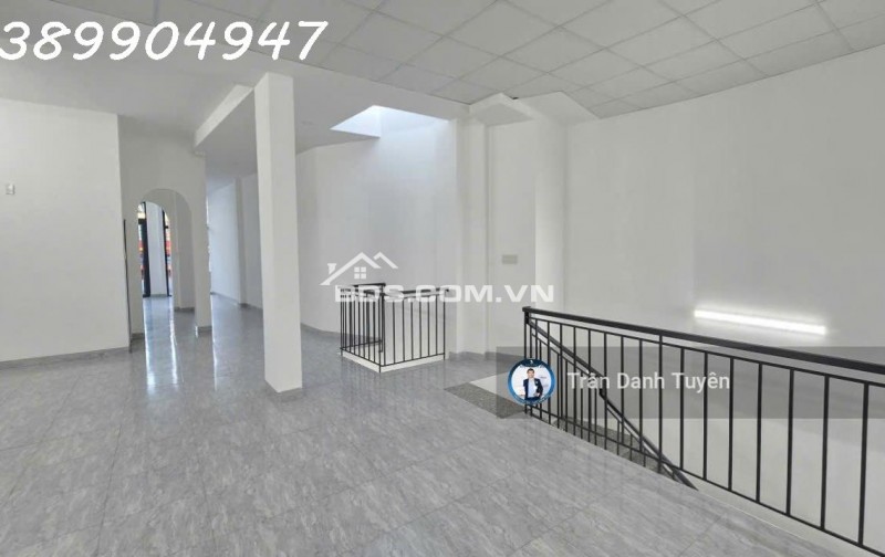 Bán siêu phẩm nhà đẹp căn góc vòng xoay đầu tư kinh doanh