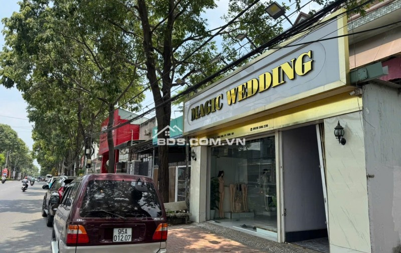 Bán nhà riêng tại Lê Hồng Phong - Thủ Dầu Một, giá hời 12,5 tỷ TLuong mạnh