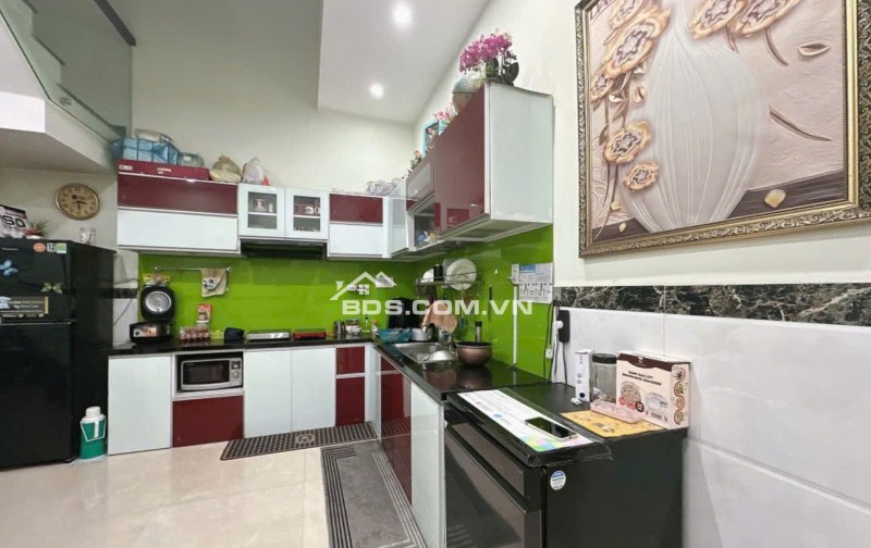 GIẢM MẠNH 3 TỶ có MTKD Lê Đức Thọ ngang 5.2m 124m2 4 lầu BTCT ngay chợ đầu mối 17 tỷ hơn.