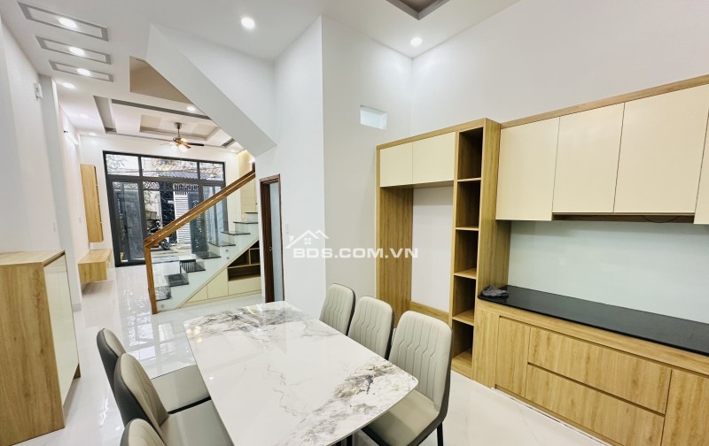 LÒ LU 6.6 TỶ  NHÀ MỚI LUNG LINH – 3 TẦNG – 4 PHÒNG NGỦ – HẺM XE HƠI – VỊ TRÍ CỰC ĐỈNH 3 CĂN RA MẶT TIỀN LÒ LU