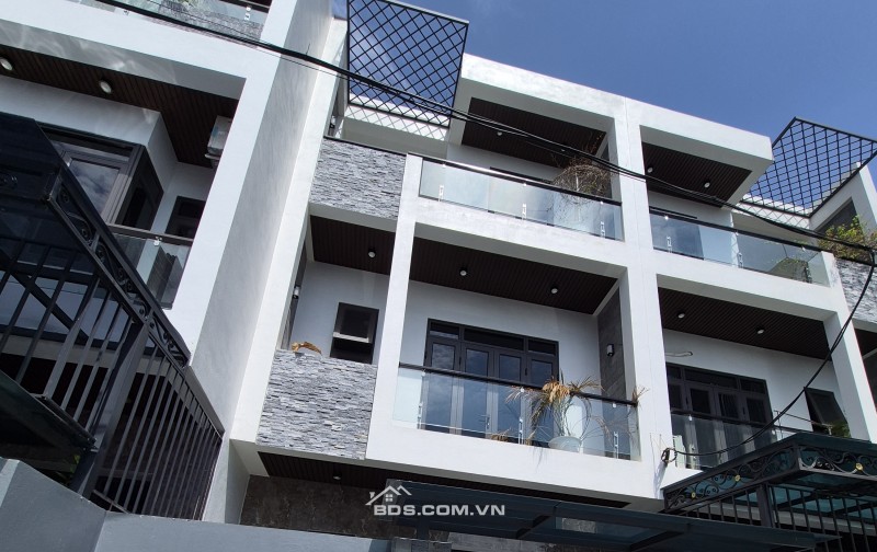 BÁN NHÀ ĐẸP 3.25 TỶ 3 TẦNG 63M2 Ô TÔ ĐỖ CỬA KHU ĐÔ THỊ HÒA VƯỢNG