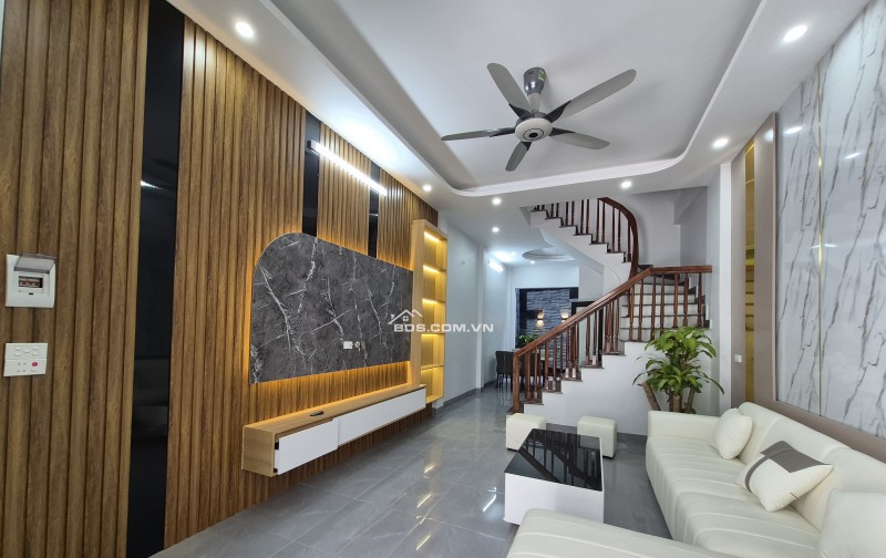 BÁN NHÀ 3.2 TỶ 3 TẦNG 52M2 Ô TÔ ĐỖ CỬA NGÕ MẠC THỊ BƯỞI