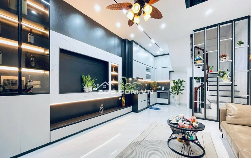 Bán Nhà Nguyễn Chính - Tân Mai, Hoàng Mai 31/35m, 5 tầng, mt 4.2m, giá 8.9 tỷ.