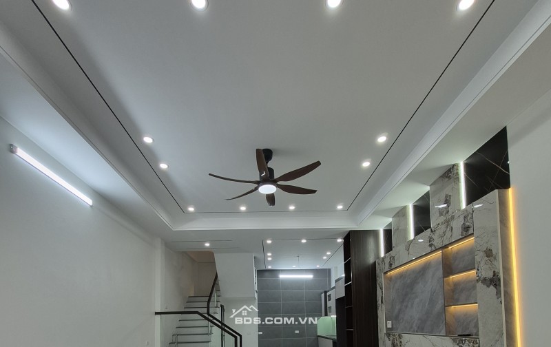 BÁN NHÀ ĐẸP 2.45 TỶ 3 TẦNG 45M2 ( HƯỚNG ĐÔNG ) NGAY HỒ VỊ XUYÊN