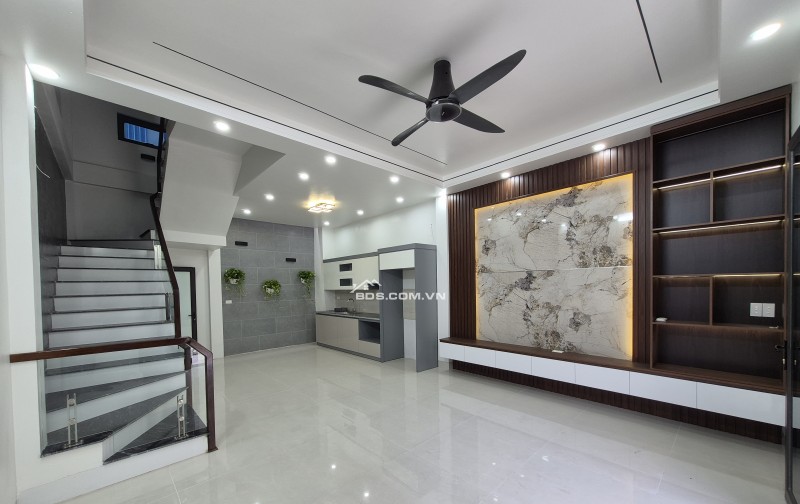 BÁN NHÀ ĐẸP 2.45 TỶ 3 TẦNG 5M2 NGÕ CỰC NGẮN KHU BÃI VIÊN