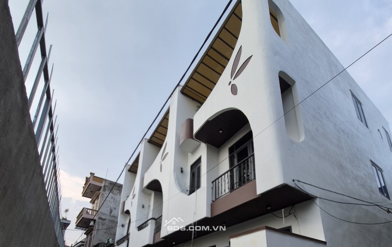 BÁN NHÀ ĐẸP 3 TẦNG 55M2 XÂY MỚI ( TÂY NAM ) NGÕ PHÙ LONG GIÁ 2.59 TỶ