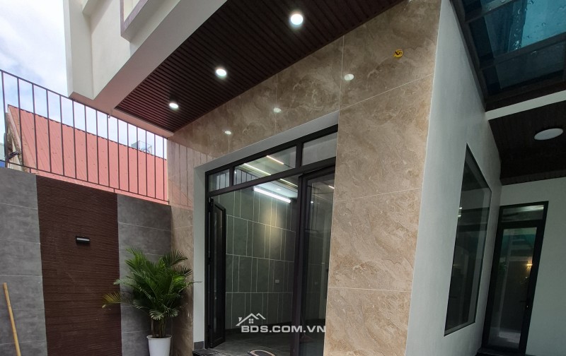 BÁN NHÀ SIÊU ĐẸP 2.95 TỶ 3 TẦNG 65M2 TRUNG TÂM ĐƯỜNG VỊ XUYÊN