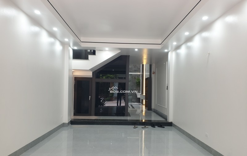 BÁN NHÀ 6.5 TỶ 5 TẦNG 61M2 CÓ GARA Ô TÔ - THANG MÁY - KHU BÃI VƯỢT
