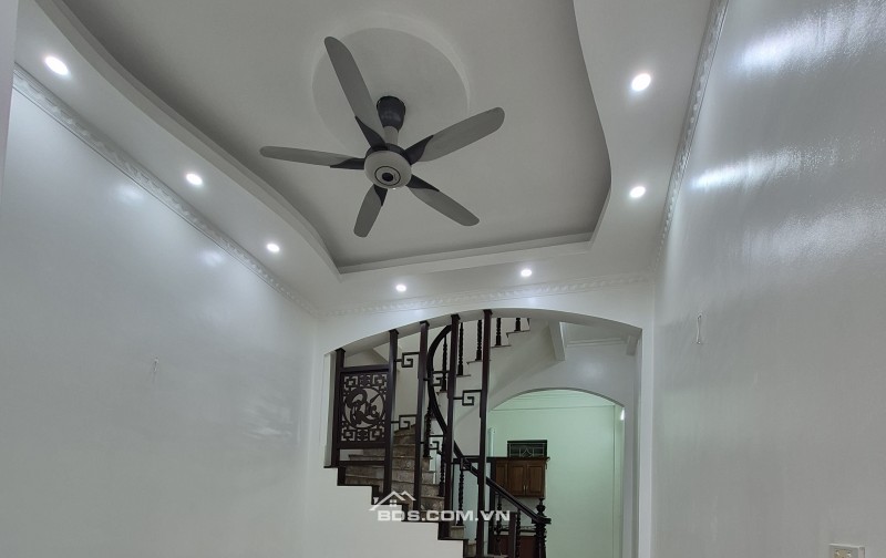 BÁN NHÀ 2.25 TỶ 3 TẦNG 41M2 NGÕ THÔNG GIỮA KHU BÃI VƯỢT