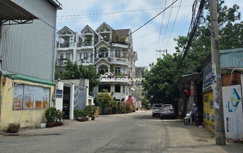 Bán CHDV 4 lầu hẻm 1 sẹc 310 Dương Quảng Hàm ngang 4.5m 86m2 9PN khoán 30tr chỉ 11.5 tỷ.