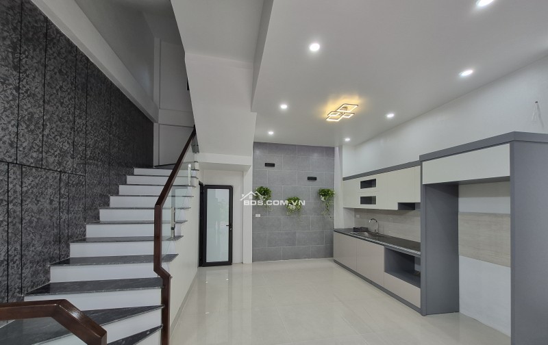 BÁN NHÀ ĐẸP 2.45 TỶ 3 TẦNG 5M2 NGÕ CỰC NGẮN KHU BÃI VIÊN