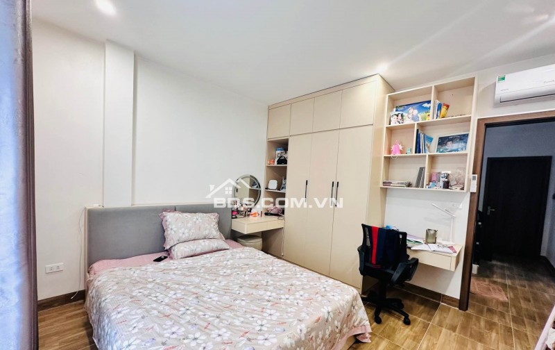 BÁN NHÀ SÀI ĐỒNG LONG BIÊN DIỆN TÍCH 58 MÉT X 5 TẦNG, Ô TÔ TRÁNH GẦN , 9 TỶ