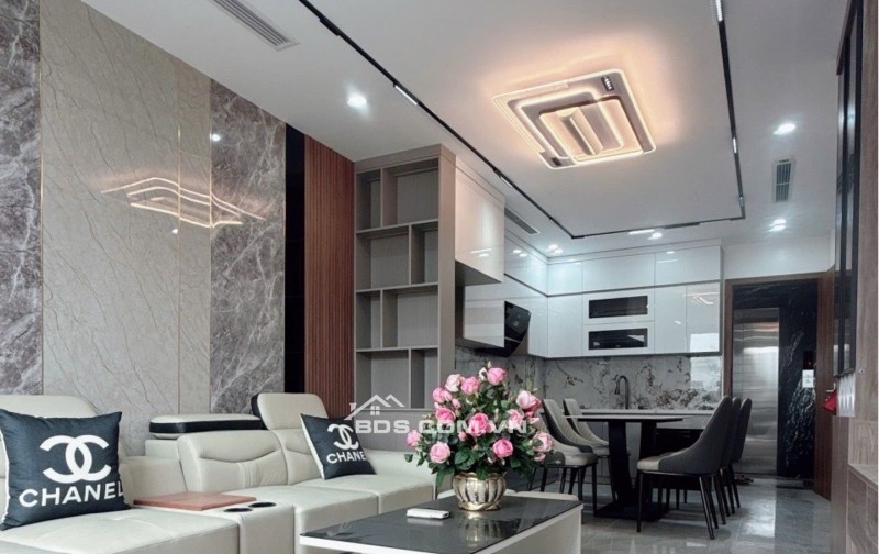 NHÀ MỚI NGUYỄN VĂN LINH - NGÕ Ô TÔ VÀO NHÀ - THANG MÁY - 11 TỶ
