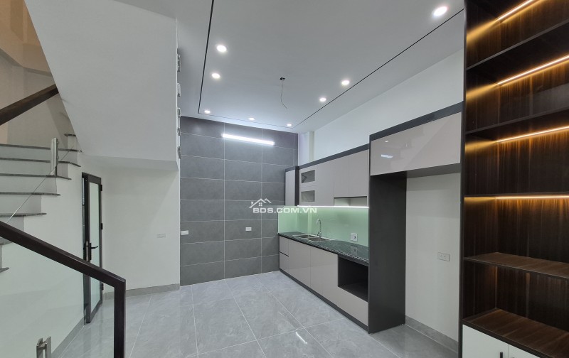 BÁN NHÀ ĐẸP 2.45 TỶ 3 TẦNG 45M2 ( HƯỚNG ĐÔNG ) NGAY HỒ VỊ XUYÊN
