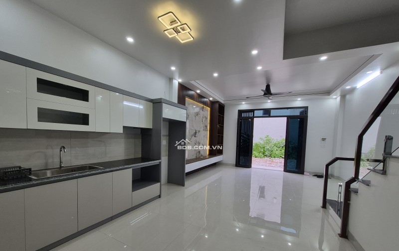 BÁN NHÀ ĐẸP 2.45 TỶ 3 TẦNG 5M2 NGÕ CỰC NGẮN KHU BÃI VIÊN