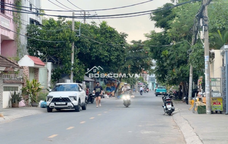 Bán nhà HIẾM 496 Dương Quảng Hàm ngang 6m 97m2 đang cho thuê tiện xây mới nhỉnh 12 tỷ.
