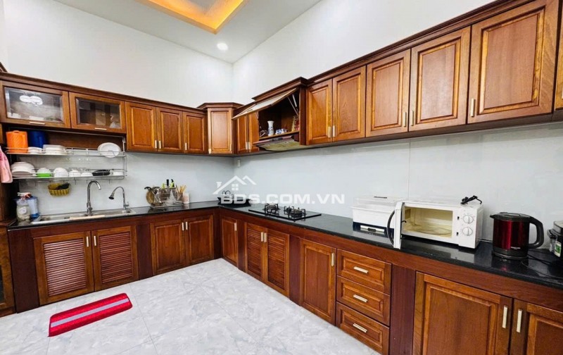 Bán nhà 4 tầng nở hậu 5.8m HXH thông Phạm Văn Bạch 100m2 gần chợ KD tốt chỉ 12.9 tỷ.